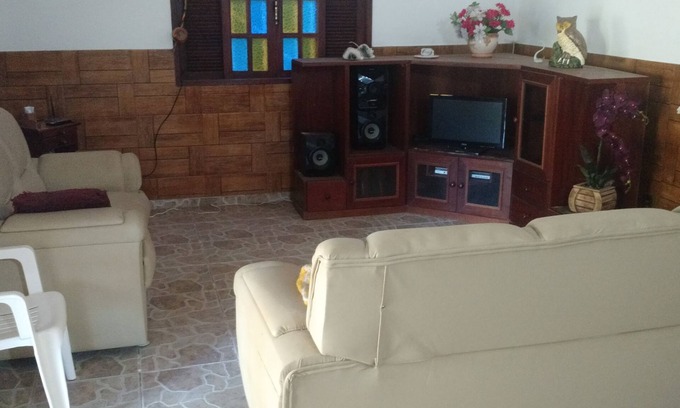 Rio das Ostras House | A cozy place to rest and relax to the sound of birdsong