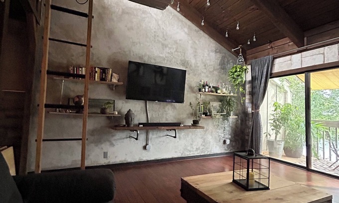 Kirkman South Condo | A cozy rustic NYC inspired Loft located in the oasis of Orlando prime loaction