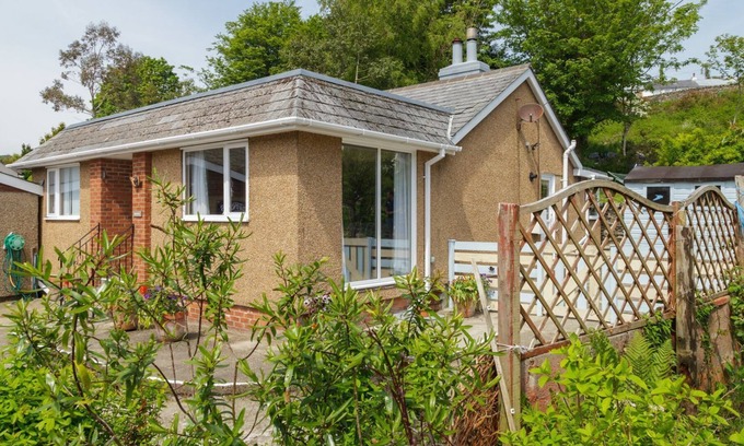 Laxey Apartment | A delightful holiday cottage located in Laxey, just minutes from the beach, restaurants, pubs and ca