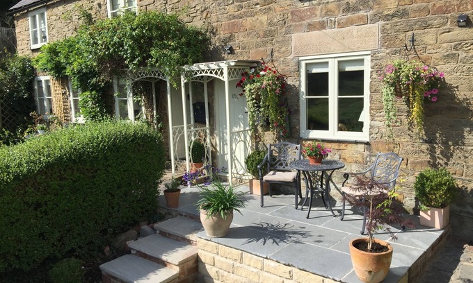 Crich Cottage | A delightful stone property that has a traditional countryside charm.