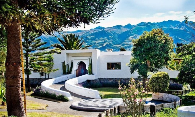 San Pablo del Lago Villa | A Dream of Light and Space