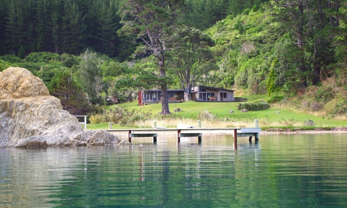 Shakespeare Bay House | A family paradise in your own private bay