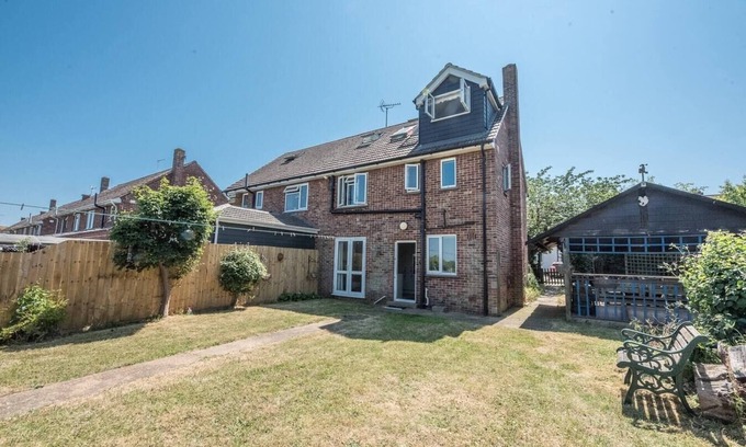 Martlesham Heath Apartment | A fantastic holiday home close to the beach - Number 27, Alderton