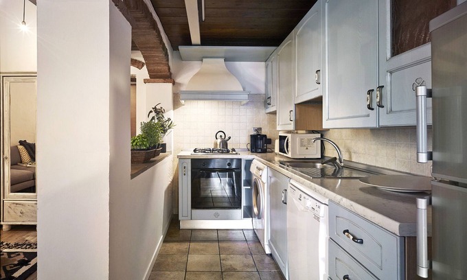 Duomo Apartment | A Few Steps to The Duomo Amazing 4BD Apt