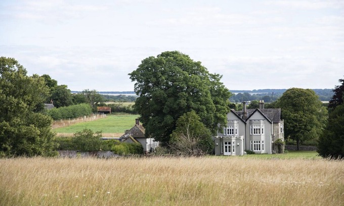 Chettle House | A former hotel set deep in the Dorset countryside in a small village