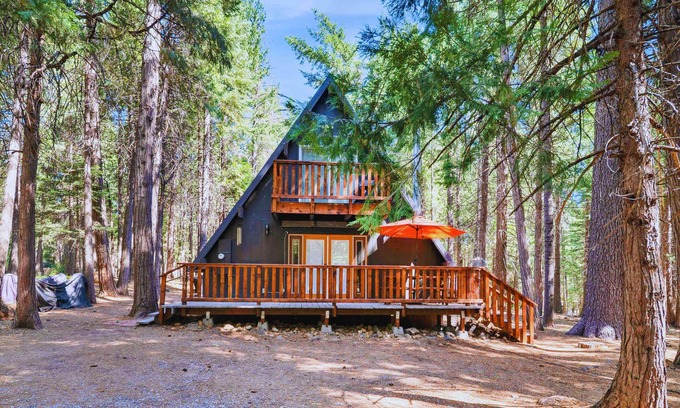 Shingletown Cabin | A-Frame Cabin w/Hot Tub near Mount Lassen Park