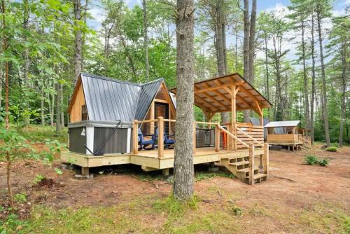Oxford Apartment | A-Frame Retreat with Inviting Hot Tub