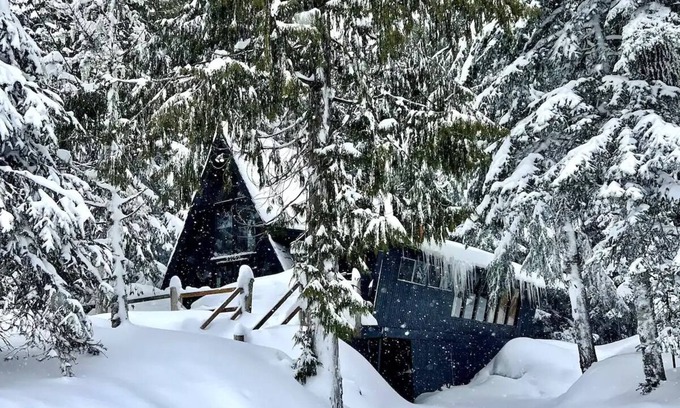 Government Camp Cabin | A-Frame with Hot Tub, Ski in/Ski out, Fiber Internet, Sleeps 13, Dog Friendly!