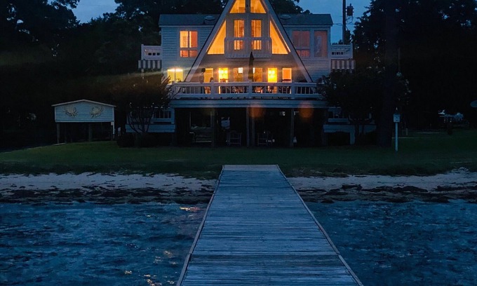 River Road House | A Framed Oasis on the Pamlico River