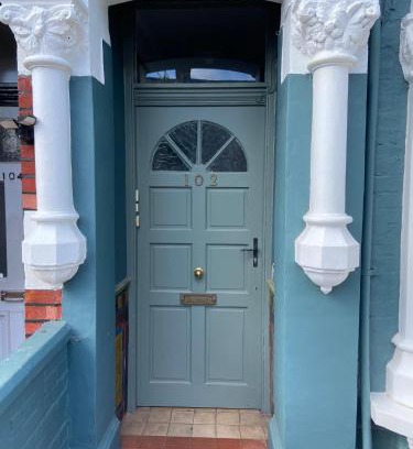 Kensal Green Apartment | A Garden Retreat in Kensal Green