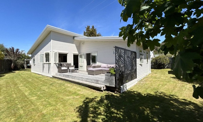 Ngaio Bay House | A Gem by the Beach . 4 bedroom , Abel Tasman