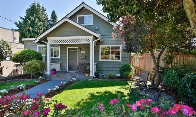 Magnolia Apartment | A Gem in the Emerald City: For Business and Travel