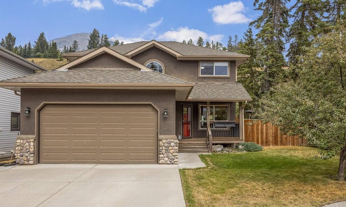 Cougar Creek House | A GORGEOUS DETACHED FAMILY HOME ON THE SUNNY SIDE OF CANMORE!n