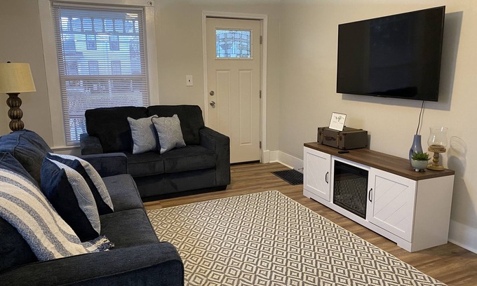 Geneva House | A great stay, close to Spire, GOTL, & Wineries.King Bed!