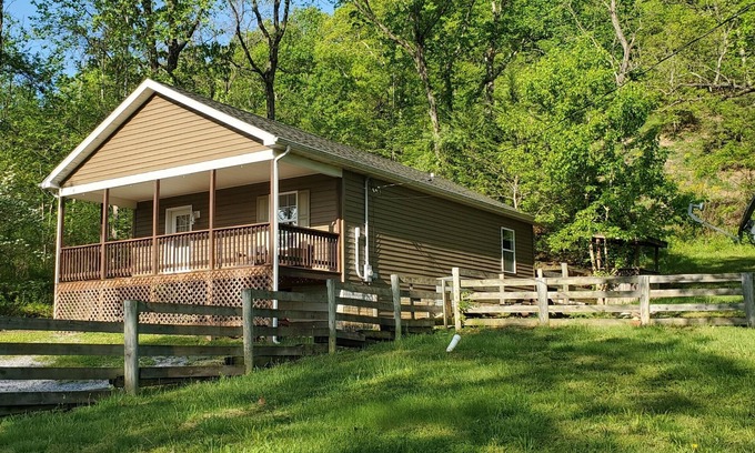 Luray Cottage | A HAPPY PLACE-River access,beautiful views only 15 minutes to town