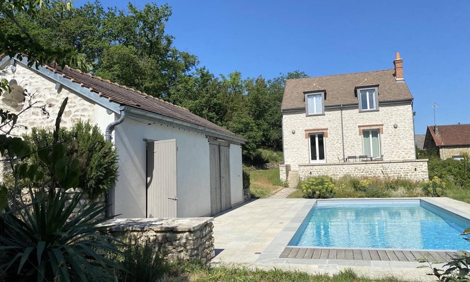 Boulancourt House | a house in the countryside with pool, near the golf d'Augerville