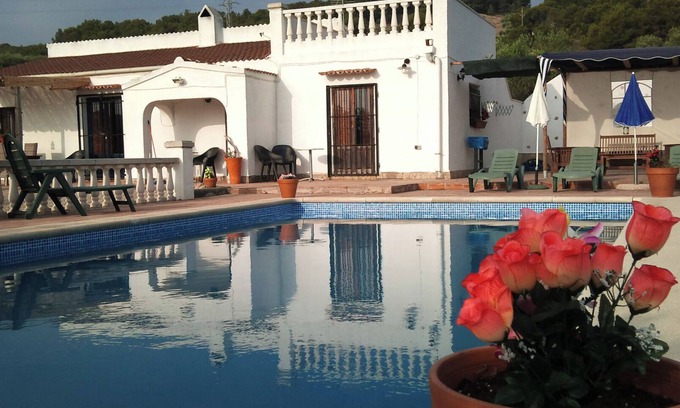 Costa Dorada House | A house with a big pool year fantastic views