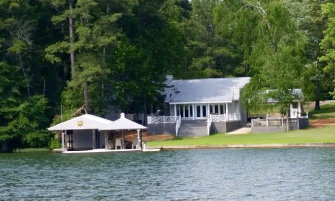 Dadeville House | A jewel on Lake Martin, close to Chuck's Marina, Chimney Rock, & Union Boat Ramp