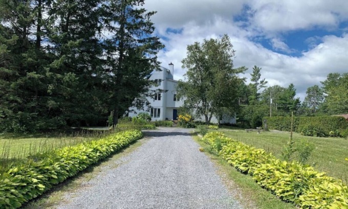 Aylmer House | A Luxurious 5-Bedroom Oasis
