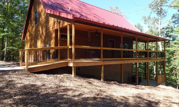 Berkeley Springs Cabin | A luxurious cabin quietly tucked away in the woods, pet friendly, WiFi