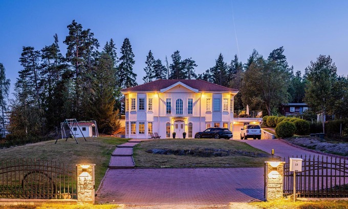 Nor Villa | A magical home out of the ordinary with a large plot and fantastic surfaces.
