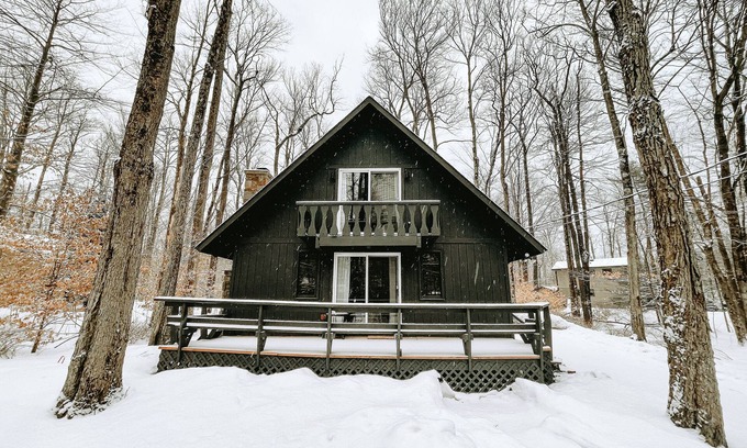 Pocono Pines Ski Chalet | a modern chalet for rest and recreation