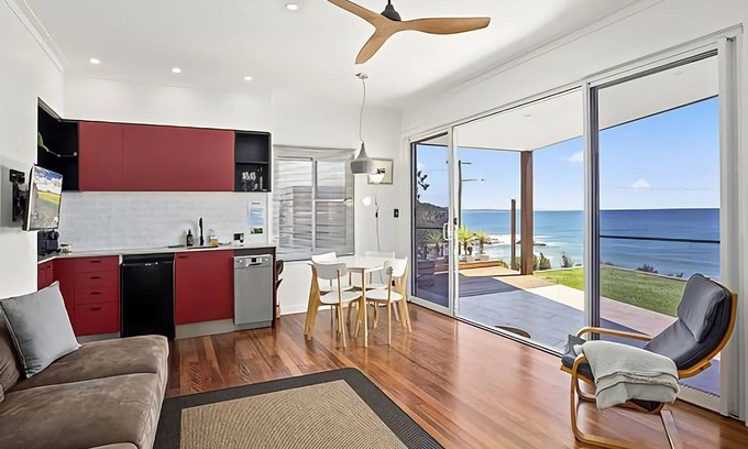 Scotts Head Apartment | A modern home with high-end finishings and open plan living