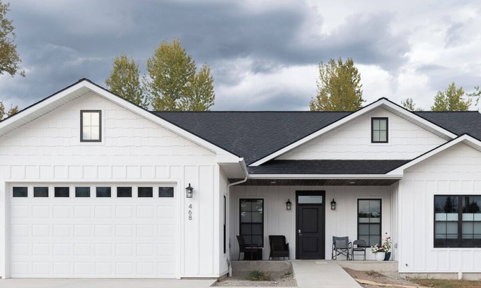 Libby House | A new vacation retreat nestled along the serene banks of the Kootenai River.