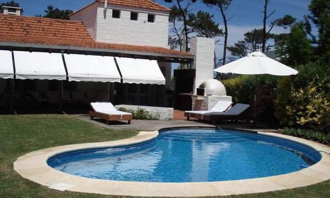 La Barra House | A pasos de Playa Montoya y dos cuadras de la calle principal de La Barra