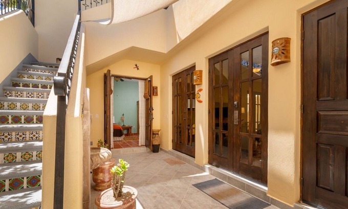 Nopolo House | A peaceful and charming 2-bedroom home located with Golf cart included