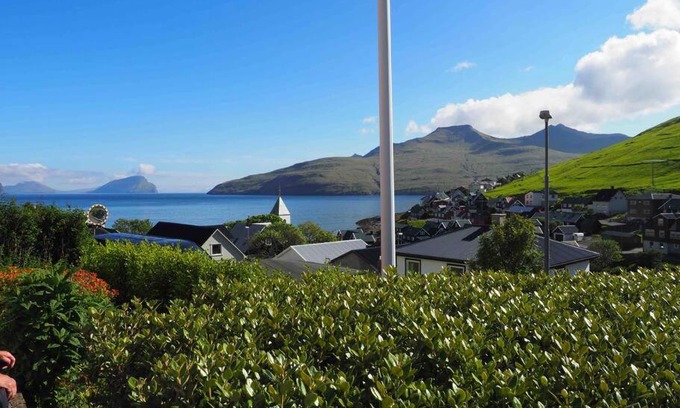 Kvivik House | A pearl in the middle of Kvívík with a nice view