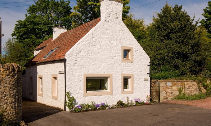 Aberlady Cottage | A picture-perfect 2 bedroom cottage boasting stunning waterfront views. Sleeps 4.