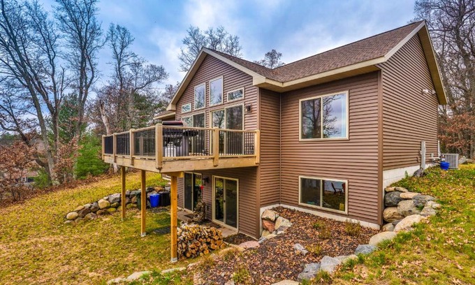Tomahawk House | A Place To Gather
