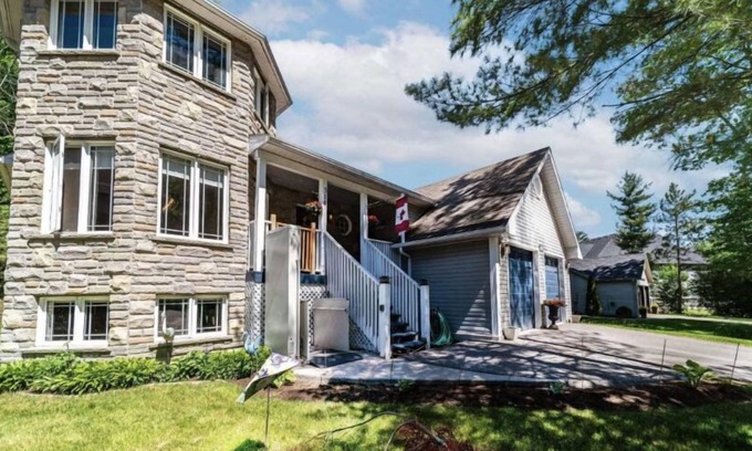 Wasaga Beach House | A place where you come as guests & leave as friends!