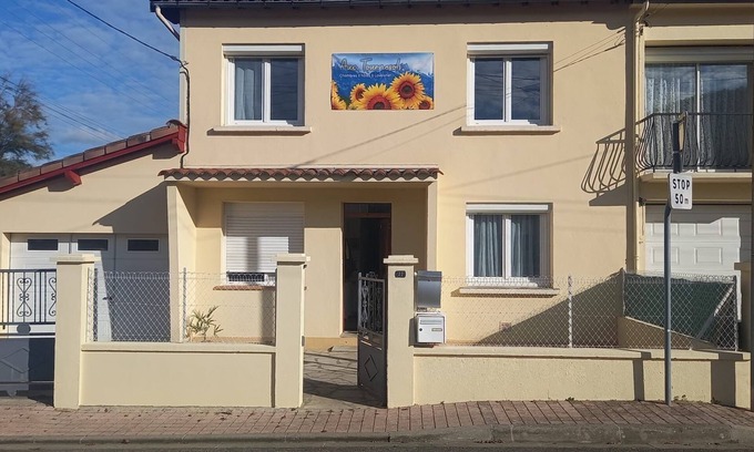 Lavelanet Bed & Breakfast | A pleasant room with shower room, 160cm bed and all comforts included.