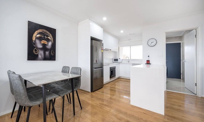 Bayswater House | A Private Hideaway with Large Backyard & 2 CarPark