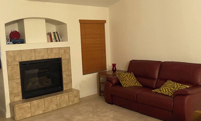 Laveen Village House | A Putter’s Paradise- Rent 3 or 2 bedrooms with WiFi, AC in fabulous Phoenix