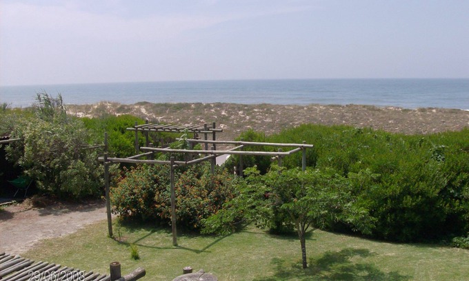 Quiaios House | A quiet and relaxing place! House on the sea front with a superb garden.