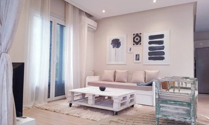 Gammarth Apartment | A quiet little cocoon with a fireplace