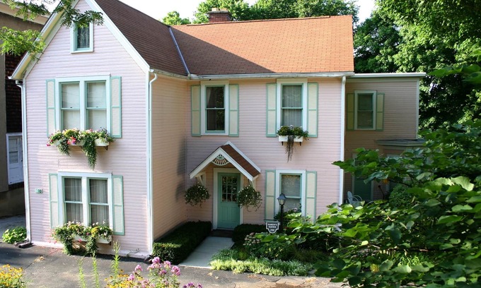 Lebanon Apartment | A Quiet Setting In A Victorian Neighborhood Near Downtown Lebanon.