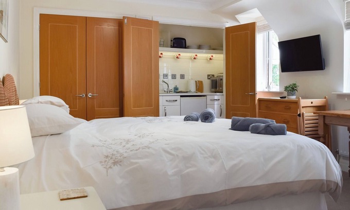 Benson Cottage | A really comfortable apartment on the edge of the beautiful Chilterns awaits your stay.