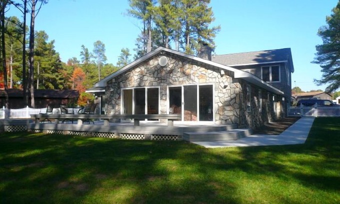 Boydton House | A recent cancellation has made the week of LABOR DAY WEEKEND 2025 NOW AVAILABLE!