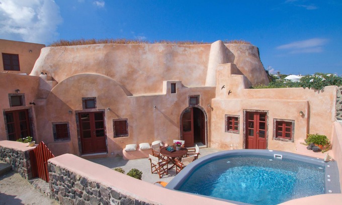 Finikia Villa | A Renovated old winery-canava in Finikia