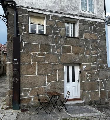 Castro Caldelas House | A Ribeira