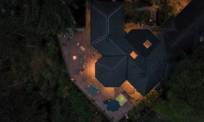 Halfmoon Bay House | A's on the Bay - Family Retreat