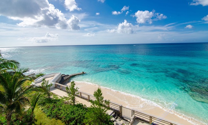 Nassau Apartment | A SCENIC New Beachfront Listing in The Bahamas! 3W
