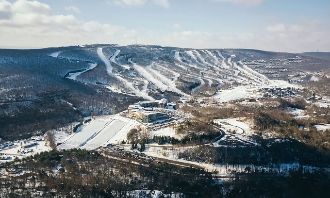 Tannersville Hotel | A Short Drive from Mountain View Park! 2 Queen Suites w/Mountain Views!