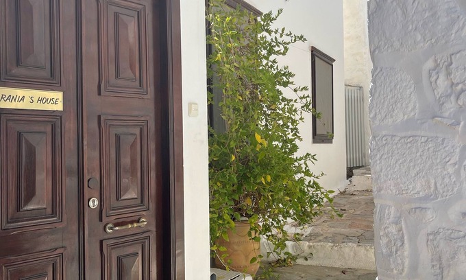 idhra House | A spaceful house and very close to the port