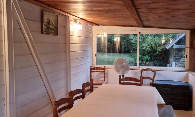 Les Hayes House | A stay in the heart of nature at the Pont du Biquet gîte