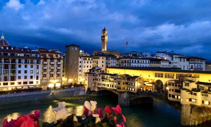 Oltrarno Apartment | A STONE'S THROW FROM UFFIZI MUSEUM Apartment Florence Ponte Vecchio View Luxury